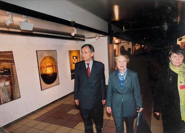 Paintings on view at the 2002 exhibition “Les Grands et les Jeunes d'Aujourd'hui,” attended by former French National Assembly President Raymond Forni, Paris.